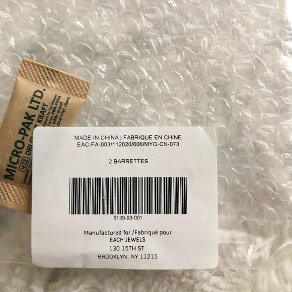 Each flower barrettes set of two NWT - Picture 3 of 3